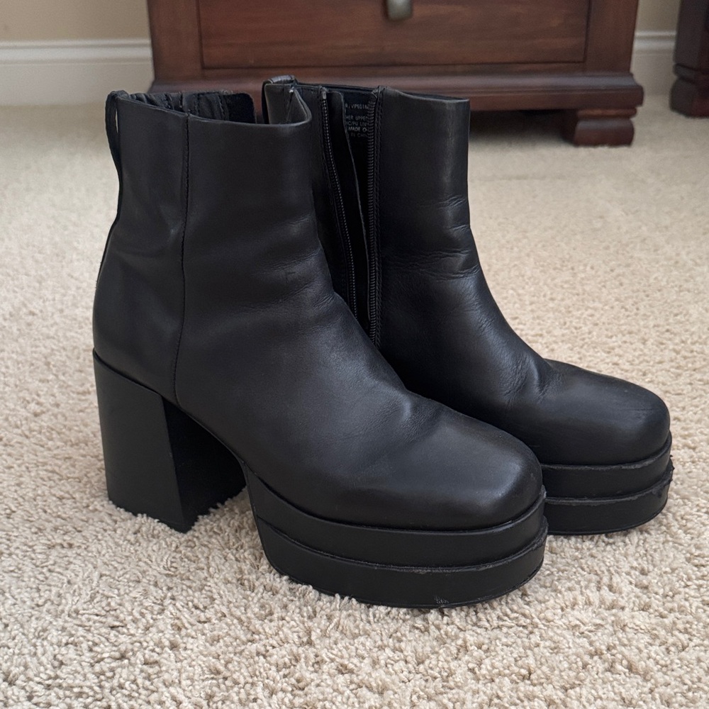 Steve Madden Black Chunky Heel Boots